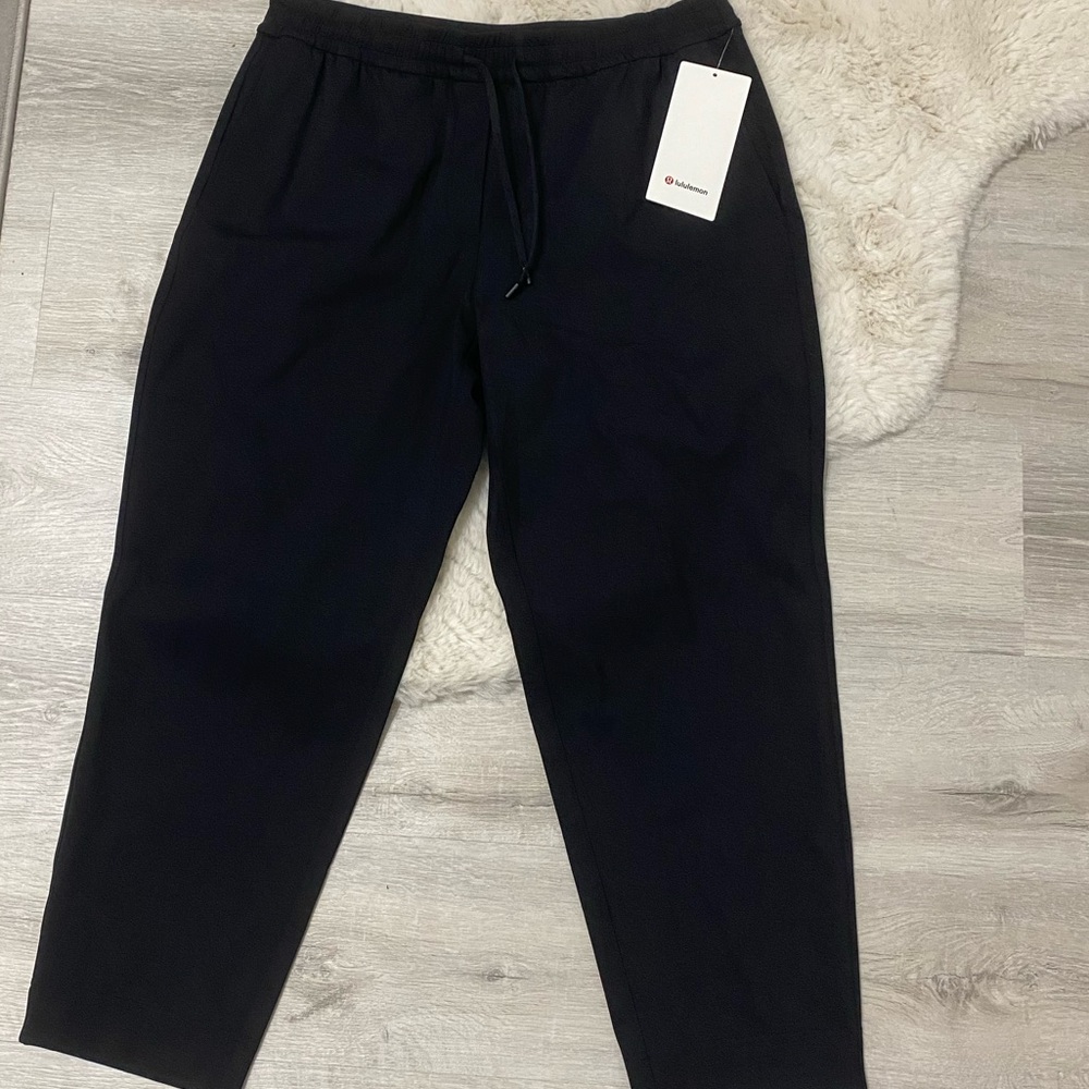 New Lululemon Tapered-Leg Mid-Rise 7/8 Pant  Luxtreme!  Women’s Large